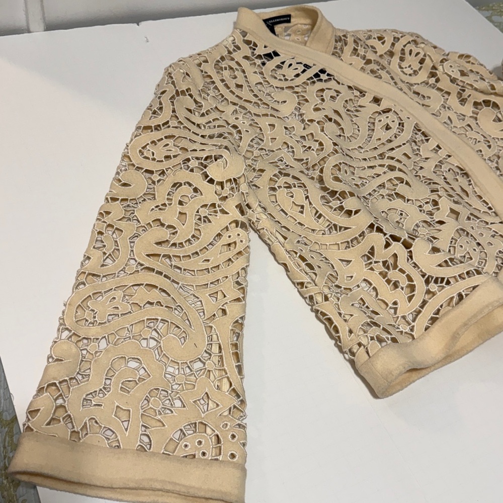 Chic Open-Front Lace Shrug in Cream - Picture 8 of 11